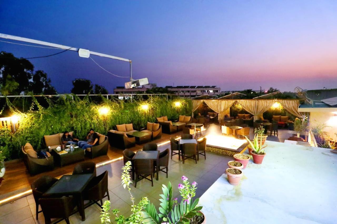 Hotel City Heart Premium Chandīgarh Exterior foto
